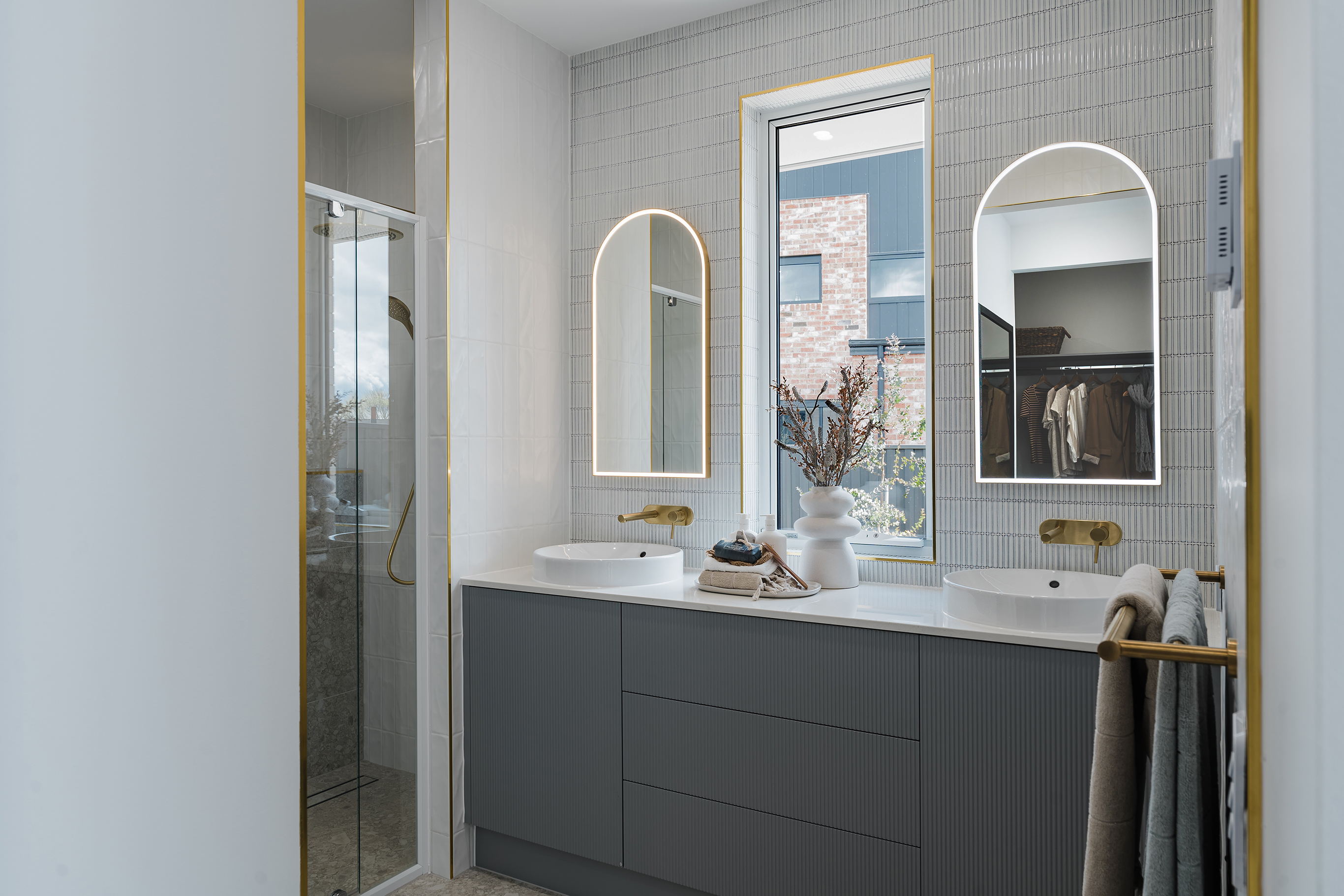 Riverton-27-single-storey-home-design-ensuite-1a.jpg 