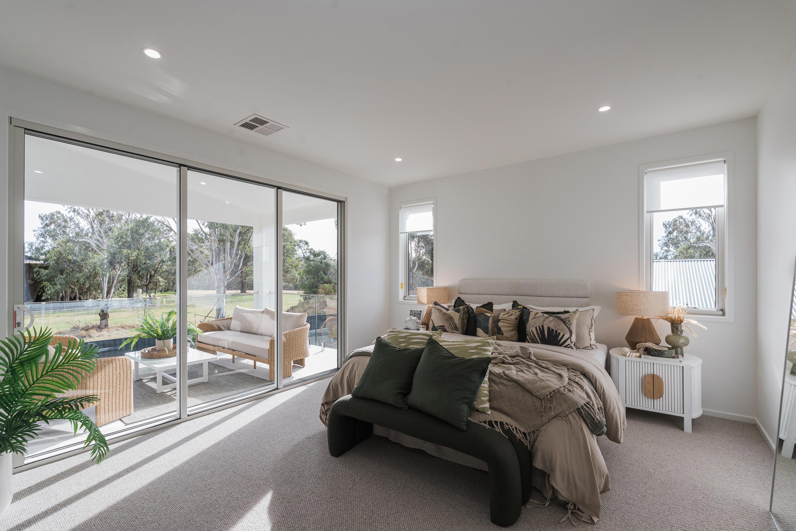 bellavista-30-double-storey-home-design-bed1-LR.jpg 