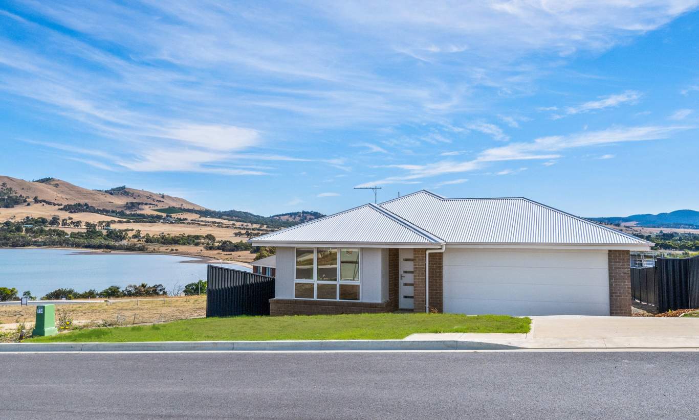 001_Open2view_ID939139-31_Sunningdale_Close.jpg 