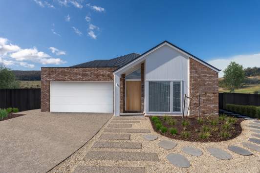 Kiama-27-single-storey-home-design-cape-facade-7008x7008px.jpg